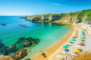 Voici les secrets de la plage de Keraude à Saint-Pierre-Quiberon : un coin de paradis breton à découvrir absolument