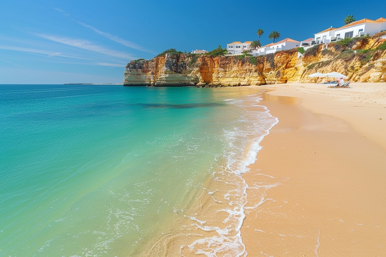voici pourquoi l'algarve est votre prochaine destination de vacances bon marché et de rêve