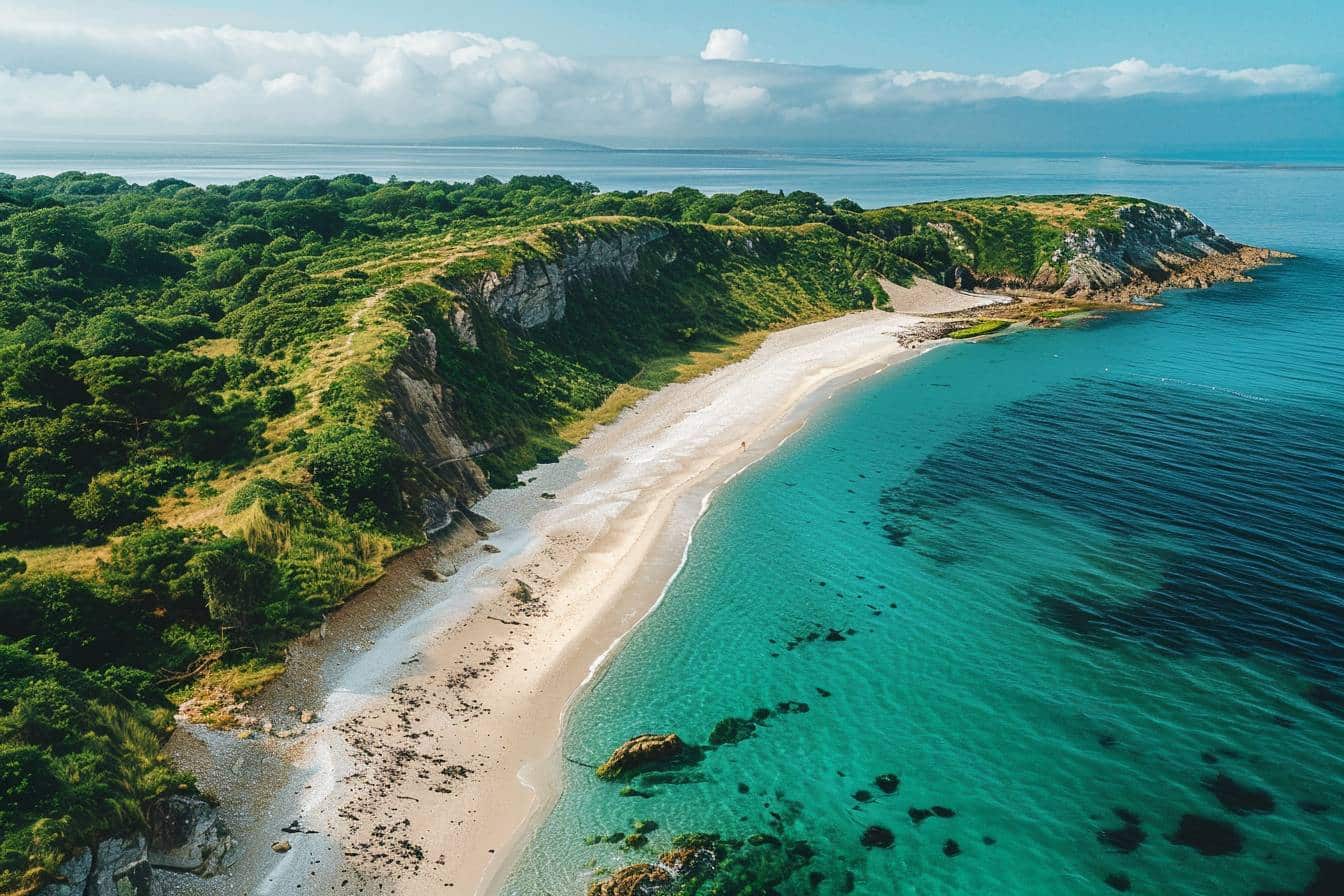 Voici pourquoi vous devez absolument découvrir l’île Saint-Nicolas des Glénan, un trésor naturel et historique